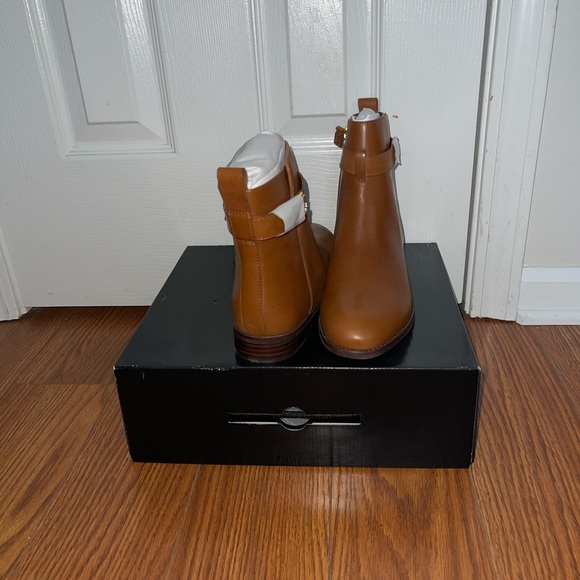 BRIELLE-BO-BTE Polo Tan Booties - Picture 3 of 4